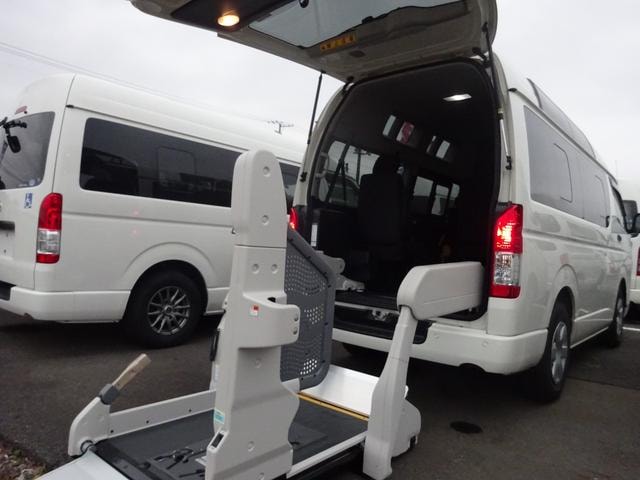 Toyota HIACE VAN 2023 — фото автомобиля
