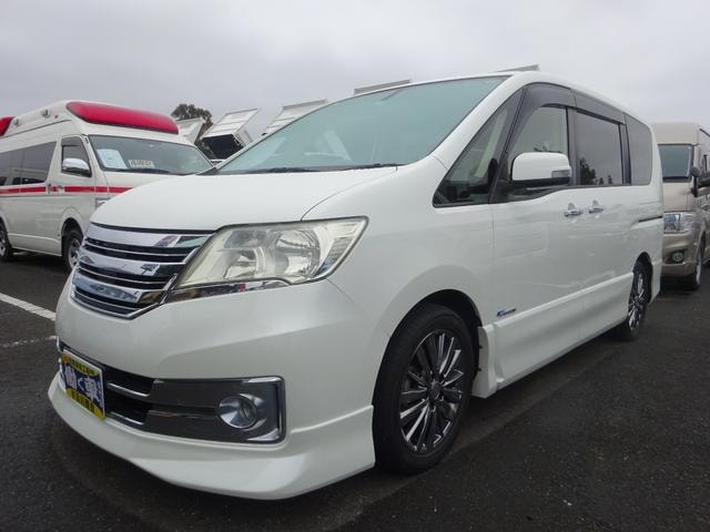 Nissan SERENA 2013 — фото автомобиля 1