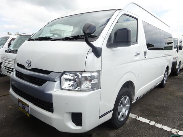 Toyota HIACE COMMUTER 2025 — фото автомобиля