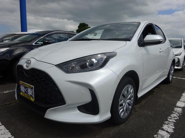 Toyota YARIS 2025 — фото автомобиля