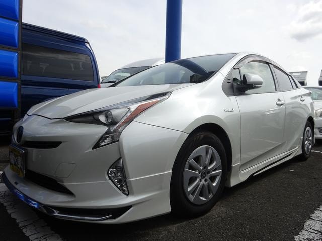 Toyota PRIUS 2017 — фото автомобиля 1