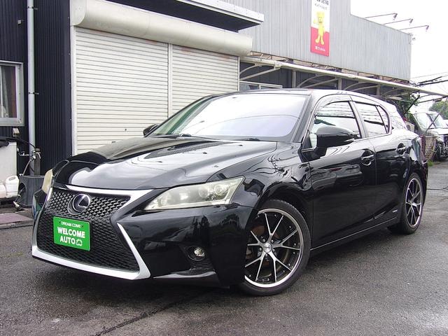 Lexus CT 2011 — фото автомобиля 1
