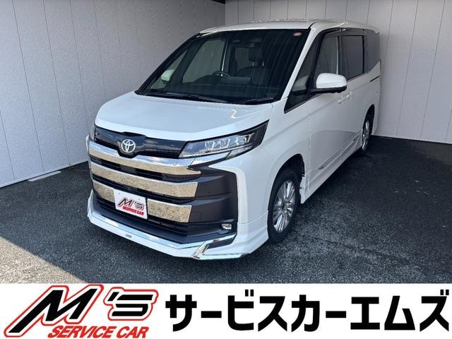 Toyota NOAH 2022 — фото автомобиля 1