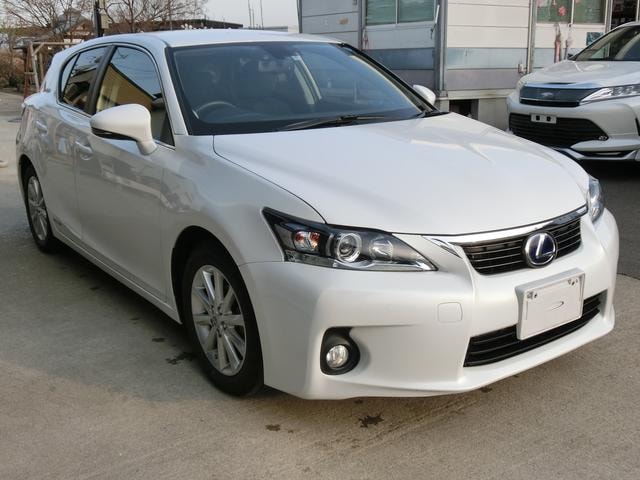 Lexus CT 2012 — фото автомобиля 1