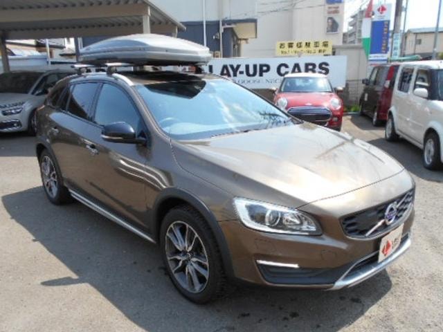 Volvo V60 2018 — фото автомобиля 1