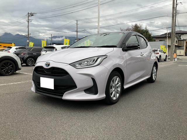Toyota YARIS 2022 — фото автомобиля 1