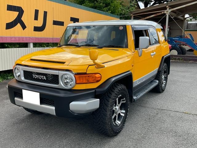 Toyota FJ CRUISER 2012 — фото автомобиля