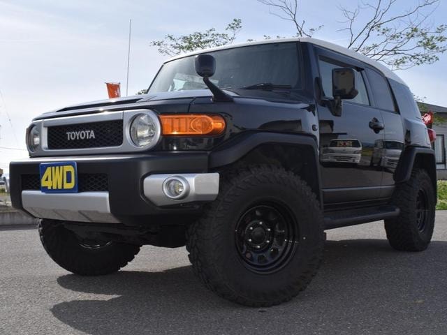Toyota FJ CRUISER 2011 — фото автомобиля