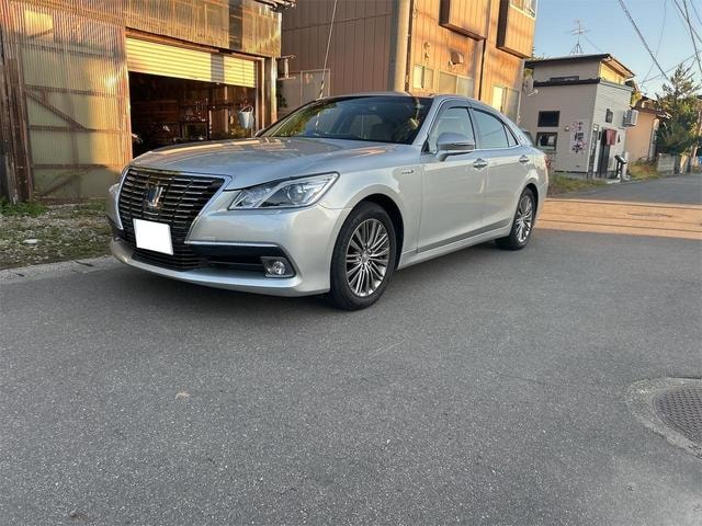 Toyota CROWN HYBRID 2013 — фото автомобиля