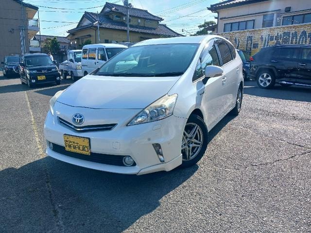 Toyota PRIUS ALPHA 2011 — фото автомобиля 1