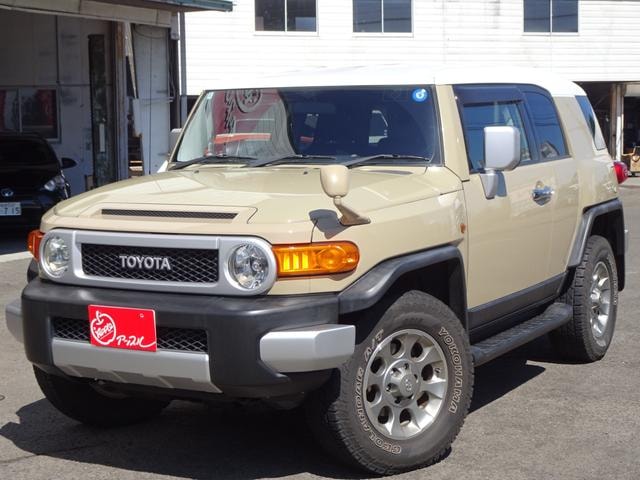 Toyota FJ CRUISER 2012 — фото автомобиля