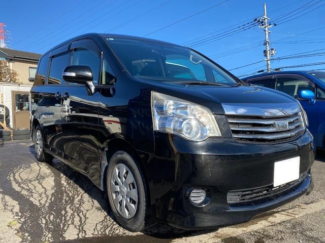 Toyota NOAH 2013 — фото автомобиля