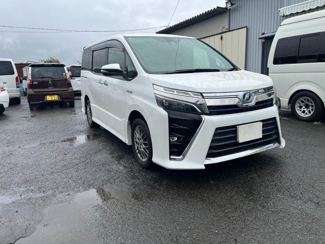 Toyota VOXY 2017 — фото автомобиля 1