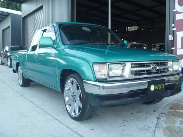 Toyota HILUX SPORTS PICK UP 2000 — фото автомобиля