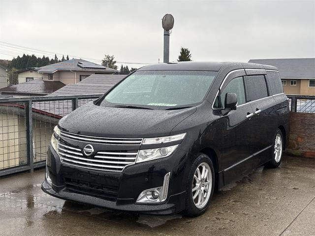 Nissan ELGRAND 2010 — фото автомобиля 1