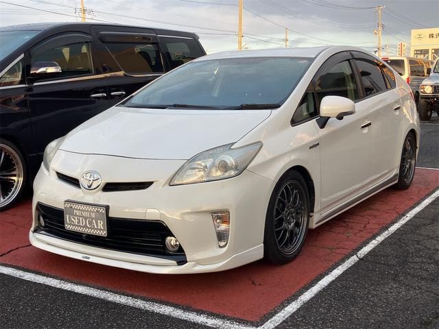 Toyota PRIUS 2014 — фото автомобиля