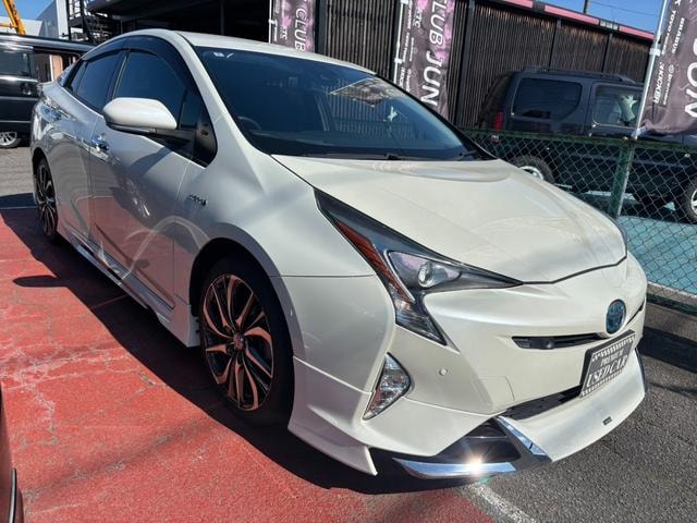 Toyota PRIUS 2016 — фото автомобиля 1