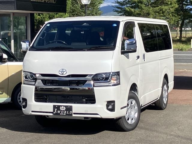 Toyota HIACE VAN 2026 — фото автомобиля 1