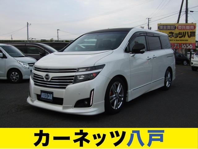 Nissan ELGRAND 2010 — фото автомобиля 1