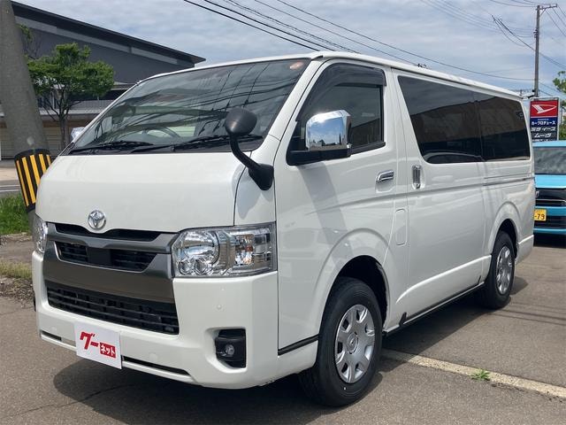 Toyota HIACE VAN 2026 — фото автомобиля 1