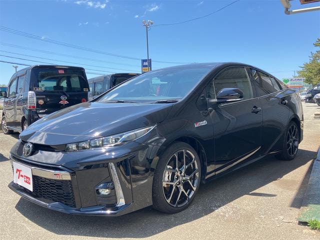 Toyota PRIUS PHV 2021 — фото автомобиля 1