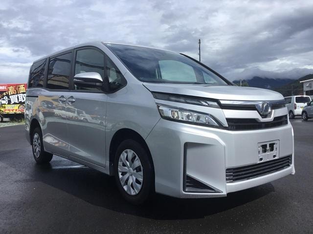 Toyota VOXY 2018 — фото автомобиля 1