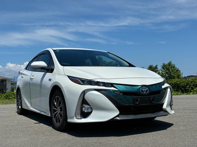 Toyota PRIUS PHV 2018 — фото автомобиля 1