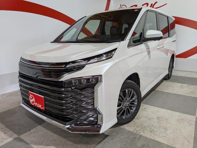 Toyota VOXY 2023 — фото автомобиля 1