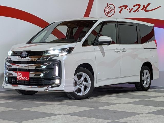 Toyota NOAH 2023 — фото автомобиля 1