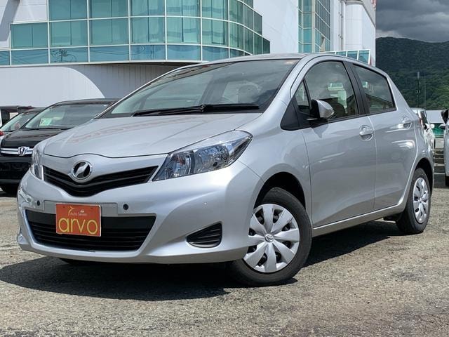 Toyota VITZ 2013 — фото автомобиля 1
