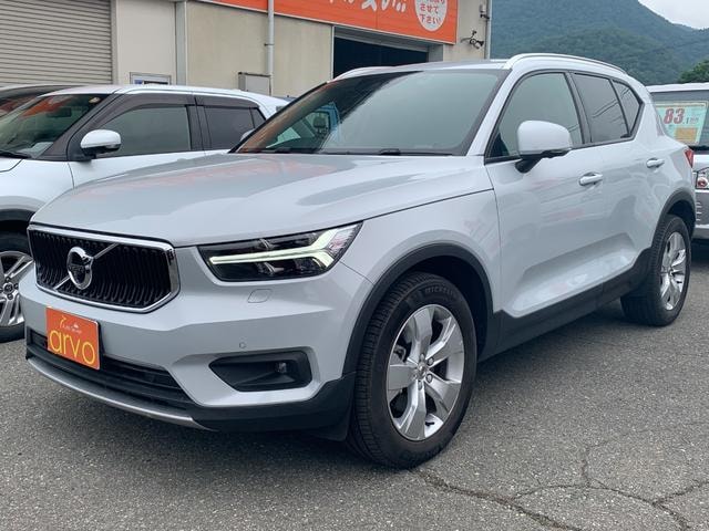 Volvo XC40 2021 — фото автомобиля 1