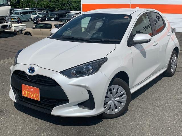 Toyota YARIS 2023 — фото автомобиля