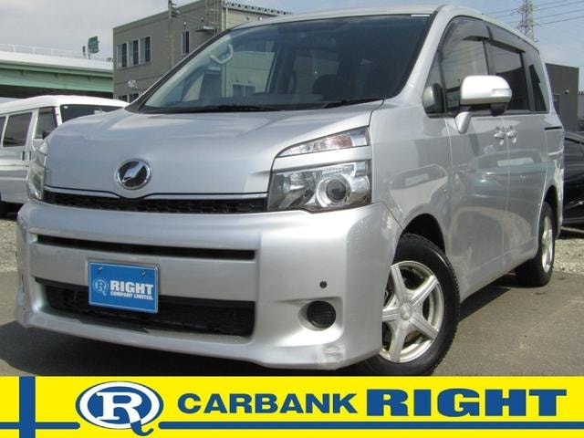 Toyota VOXY 2011 — фото автомобиля 1