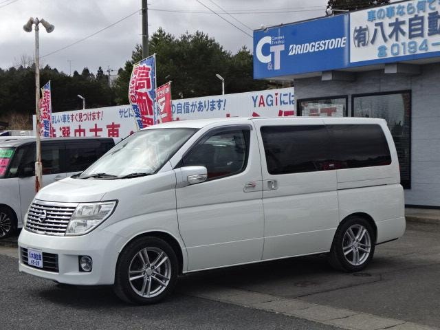 Nissan ELGRAND 2005 — фото автомобиля