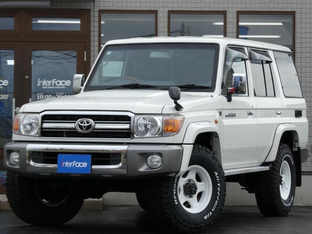Toyota LAND CRUISER 70 2015 — фото автомобиля