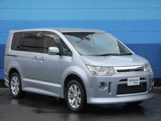 Mitsubishi DELICA D:5 2012 — фото автомобиля