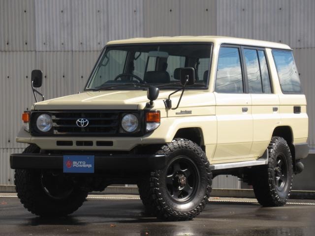 Toyota LAND CRUISER 70 2004 — фото автомобиля