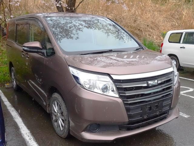 Toyota NOAH 2015 — фото автомобиля 1