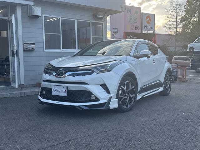 Toyota C-HR 2017 — фото автомобиля