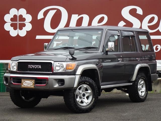 Toyota LAND CRUISER 70 2015 — фото автомобиля