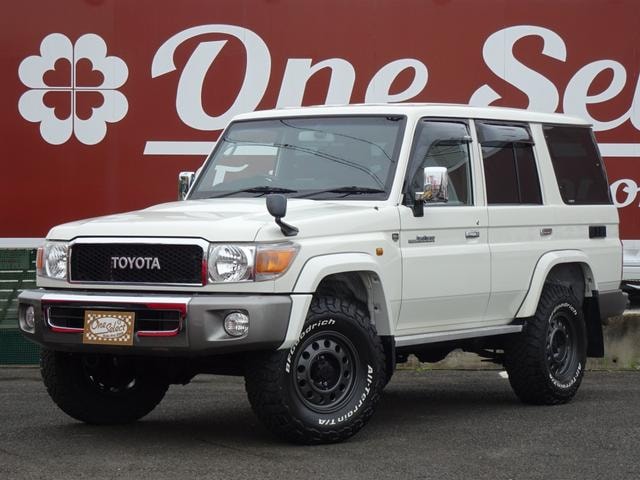 Toyota LAND CRUISER 70 2014 — фото автомобиля