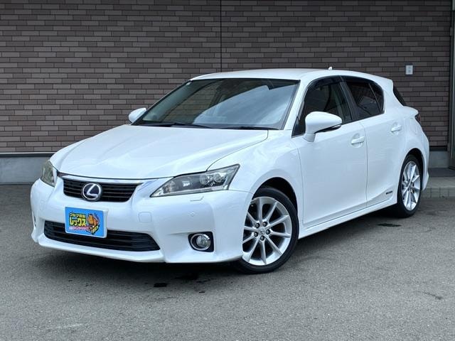 Lexus CT 2011 — фото автомобиля 1