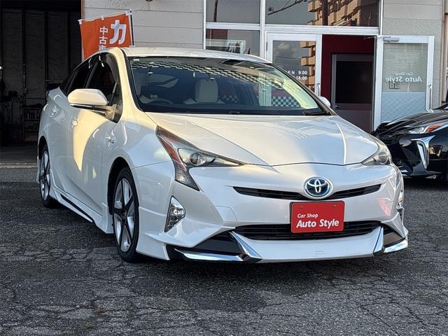 Toyota PRIUS 2015 — фото автомобиля 1