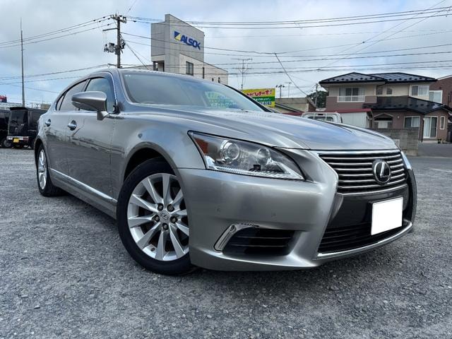 Lexus LS 2017 — фото автомобиля 1
