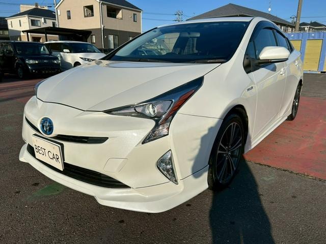 Toyota PRIUS 2017 — фото автомобиля 1