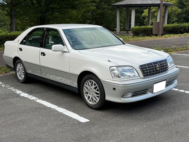 Toyota CROWN 2001 — фото автомобиля 1