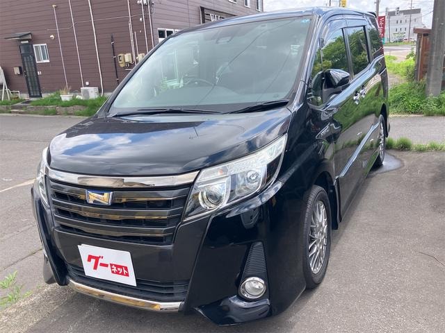 Toyota NOAH 2017 — фото автомобиля 1