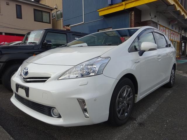 Toyota PRIUS ALPHA 2011 — фото автомобиля
