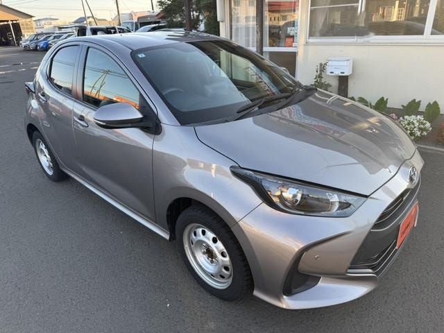 Toyota YARIS 2022 — фото автомобиля