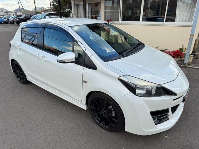 Toyota VITZ 2015 — фото автомобиля 1